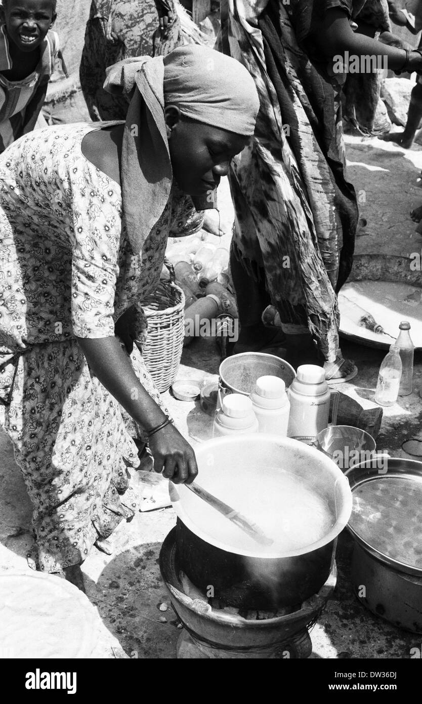 Bantu woman cooking pasta in a displaced camp in Galkayo Somalia Stock Photo