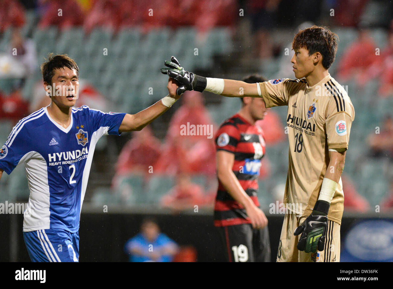 Sydney, Australia. 26th Feb, 2014. Ulsan defender Lee Yong and goalkeeper Kim Sung Gyu in action during the AFC Champions League game between Western Sydney Wanderers FC and Ulsan Hyundai FC of Korea from the Pirtek Stadium, Parramatta. Ulsan won 3-1. Credit:  Action Plus Sports/Alamy Live News Stock Photo