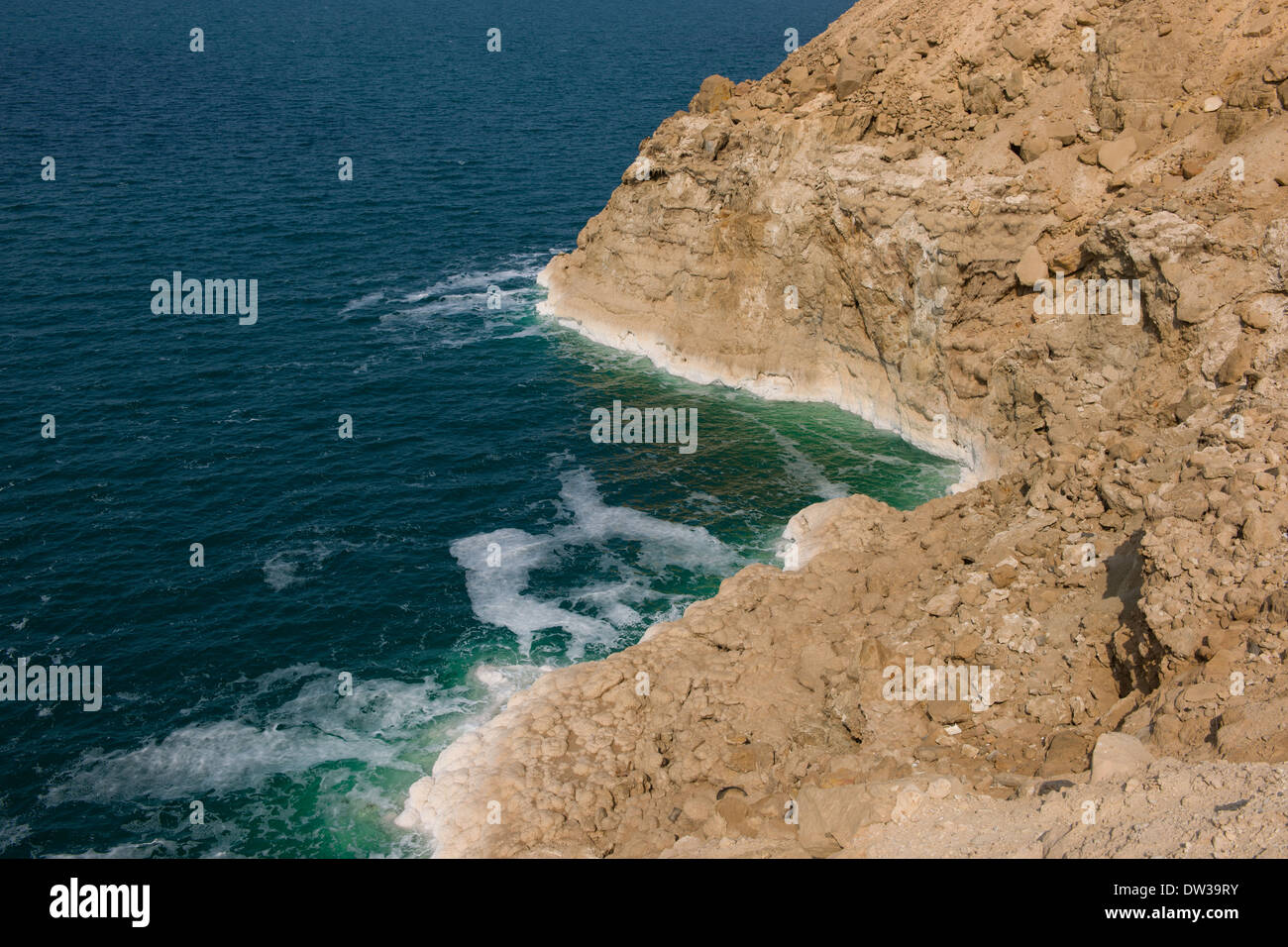 Salt formations ringing the edge of the Dead Sea, Jordan Stock Photo