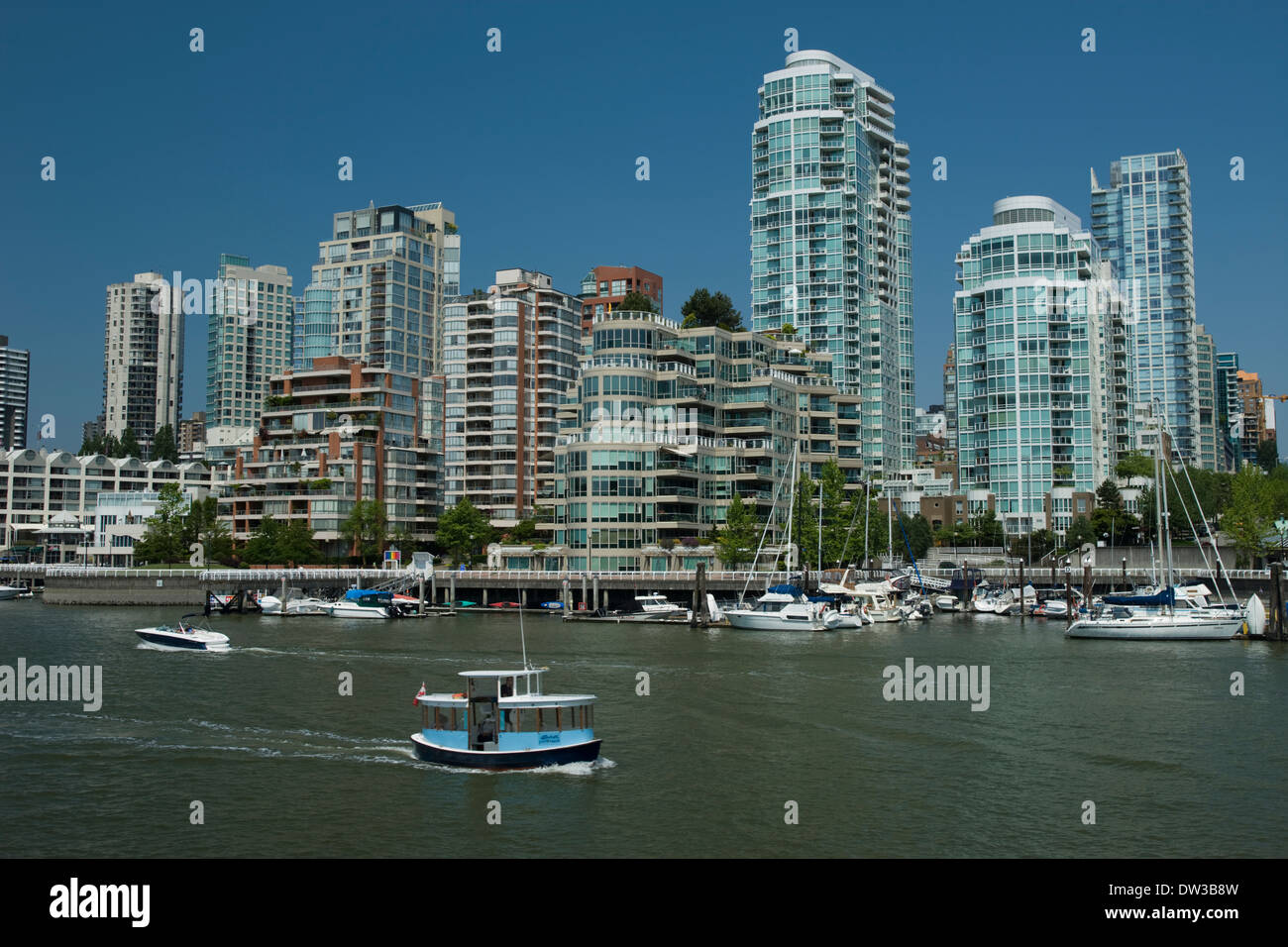 FALSE CREEK SKYLINE DOWNTOWN VANCOUVER BRITISH COLUMBIA CANADA Stock ...