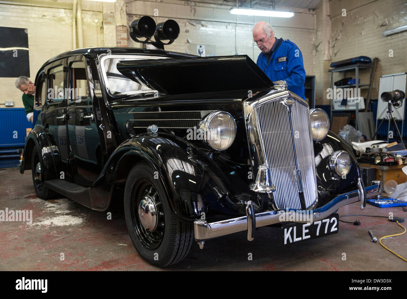 Hampton, Middlesex, UK. 26th February 2014. Preparing a classic police vehicle for a convoy run from Hampton Garage to New Scotland Yard, London. Credit:  Colin Hutchings/Alamy Live News Stock Photo