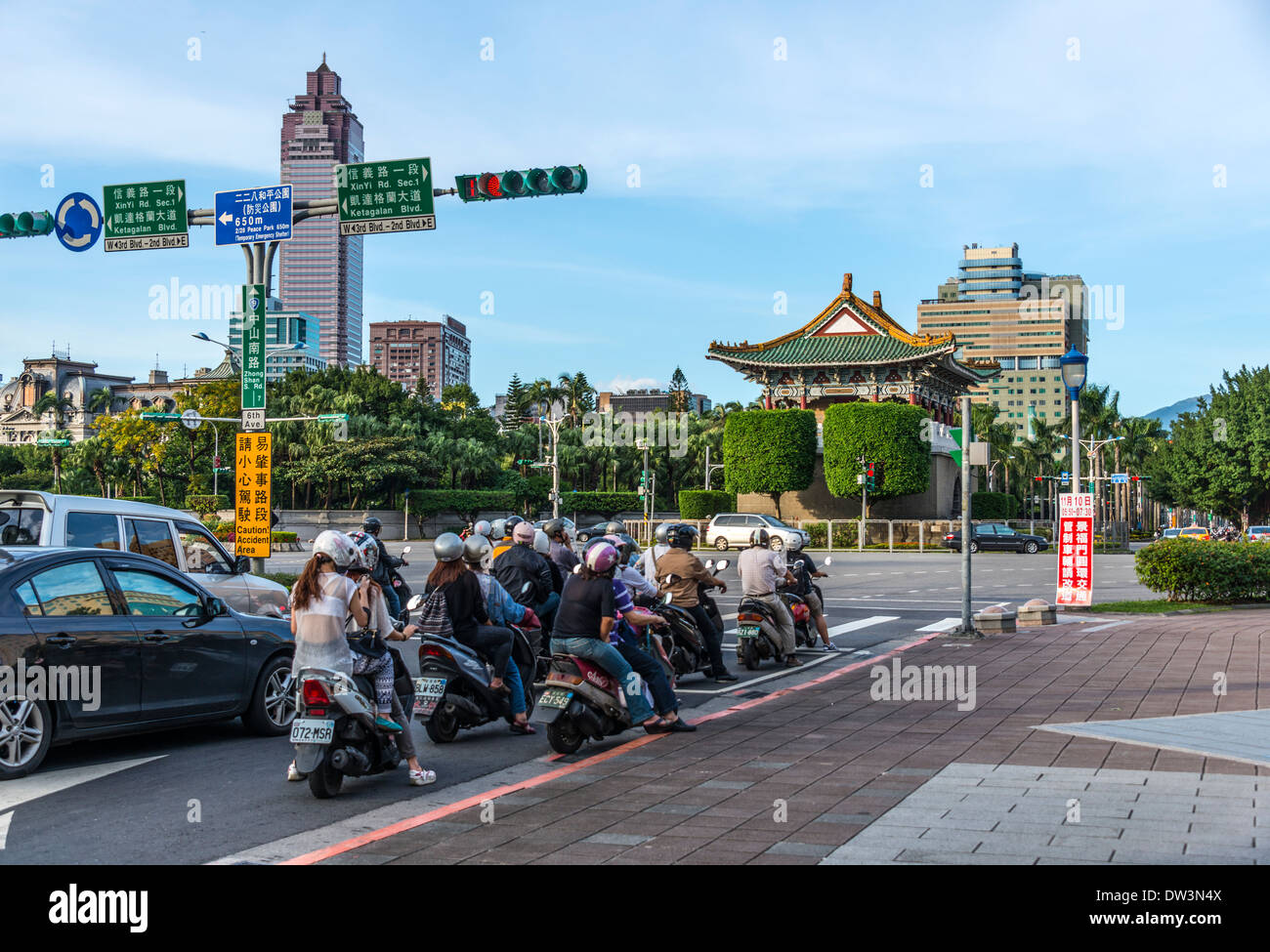 Zhongzheng with Taipei East Gate and Shin Kong Life Tower, Taipei, Taiwan Stock Photo - Alamy