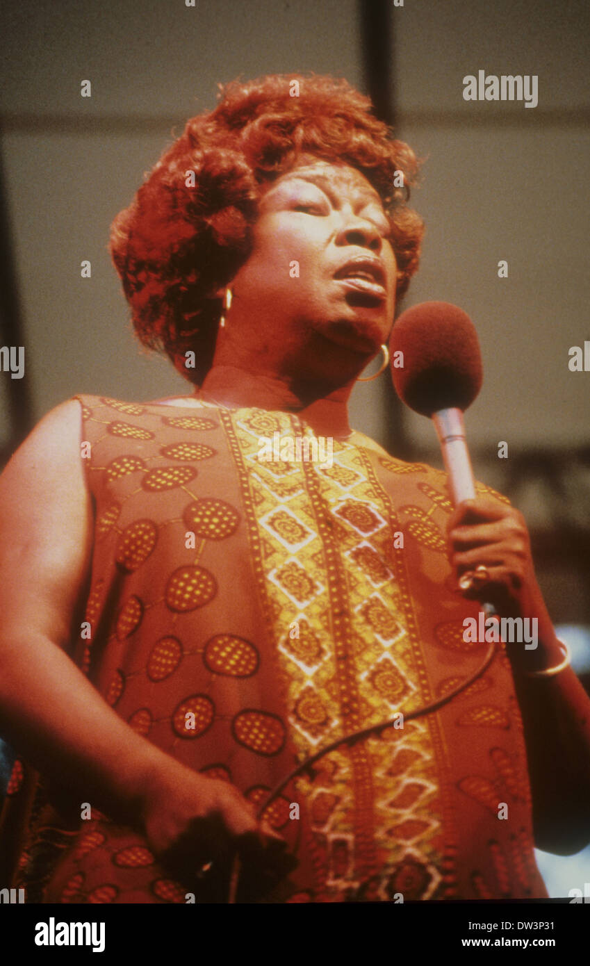 SARAH VAUGHAN (1924-1990) American Jazz Singer About 1975 Stock Photo ...