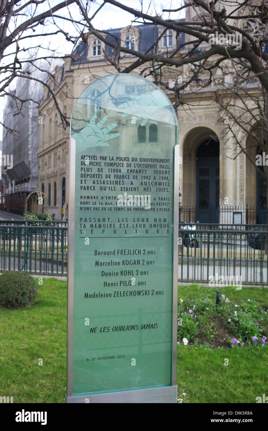 Monument outside Paris Mayor's office to the memory of Jewish children arrested by French police during the Nazi occupation Stock Photo