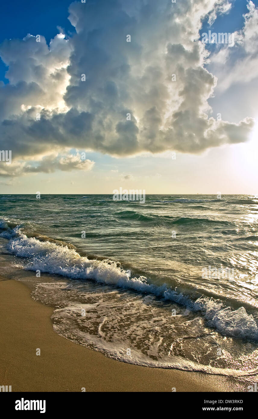 Sea waves on sunrise hi-res stock photography and images - Alamy