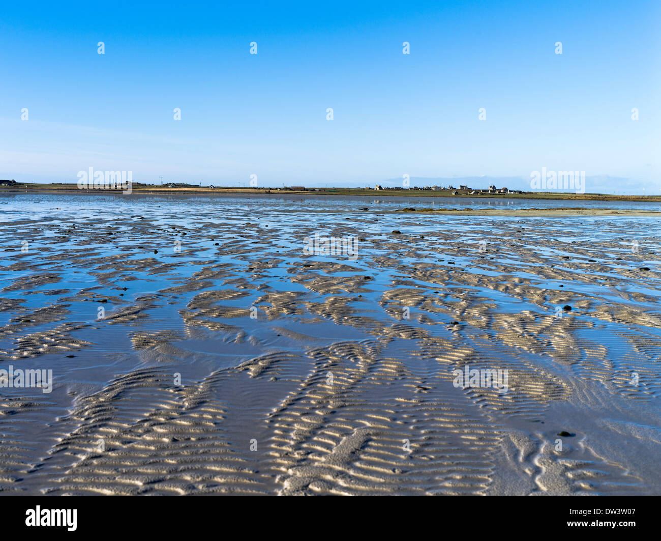 dh Cata Sand SANDAY ORKNEY Beach sand patterns tide out shallow sandy inlet bay Stock Photo