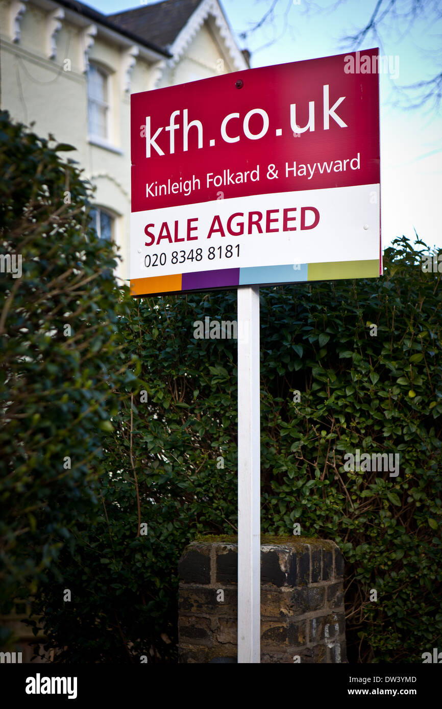 Sale Agreed Sign Outside A House Stock Photo Alamy sale-agreed-sign-outside-a-house-stock-photo-alamy