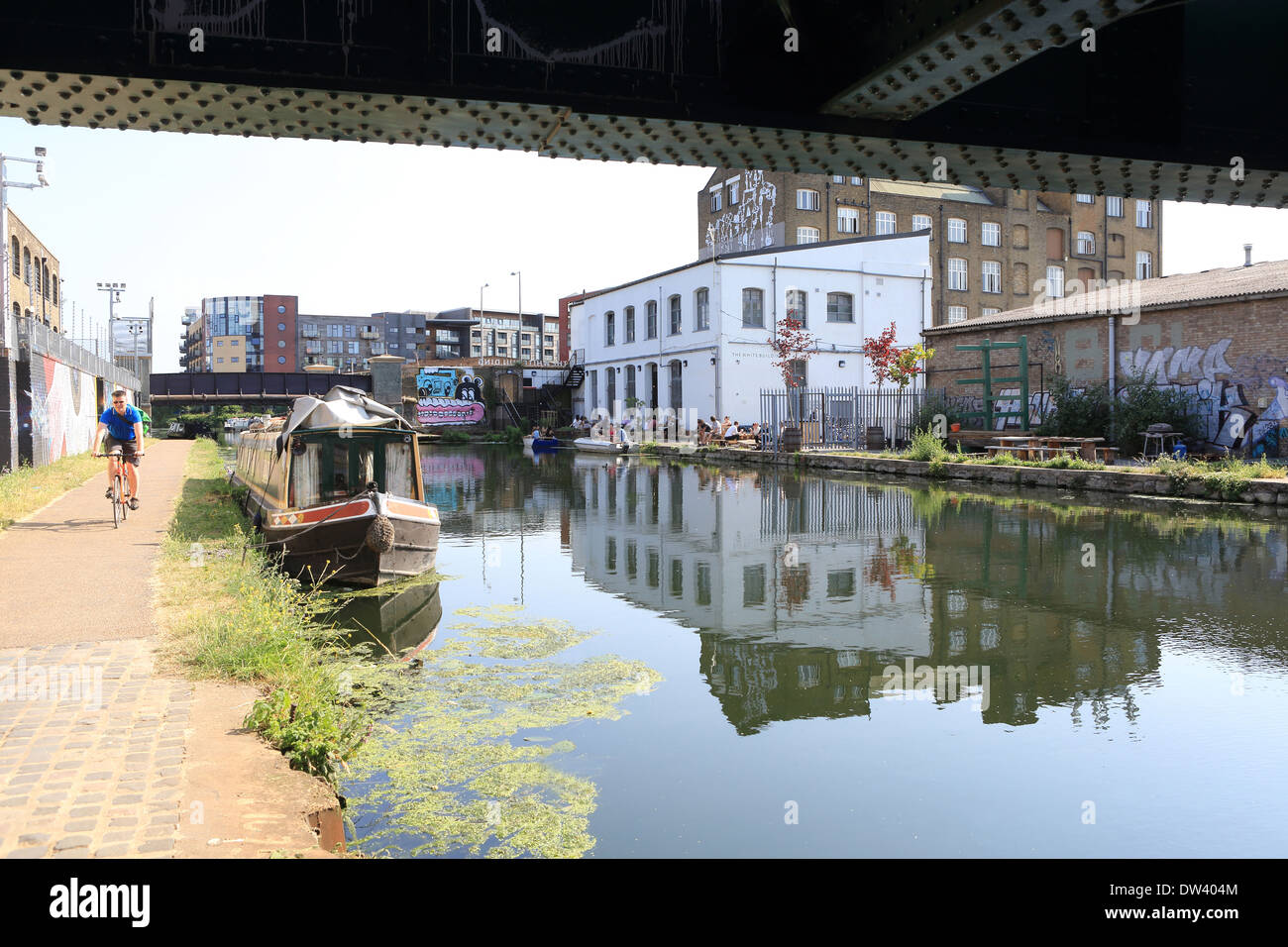 Cycling along the towpath of the River Lee Navigation at trendy Hackney Wick, East London, UK Stock Photo