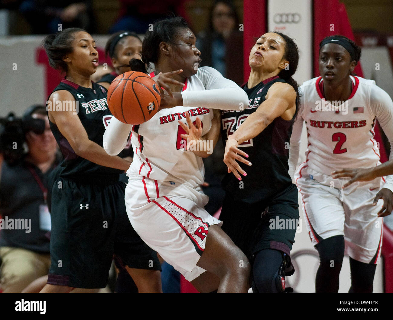 Piscataway, New Jersey, USA. 26th Feb, 2014. Rutgers' forward Ariel Butts (43) gets pressure on the ball by Temple's forward Natasha Thames (32) in the first half during American Athletic Conference action between the Rutgers Scarlet Knights and Temple Owls at the Louis Brown Athletic Center (The RAC) in Piscataway, New Jersey. © csm/Alamy Live News Stock Photo