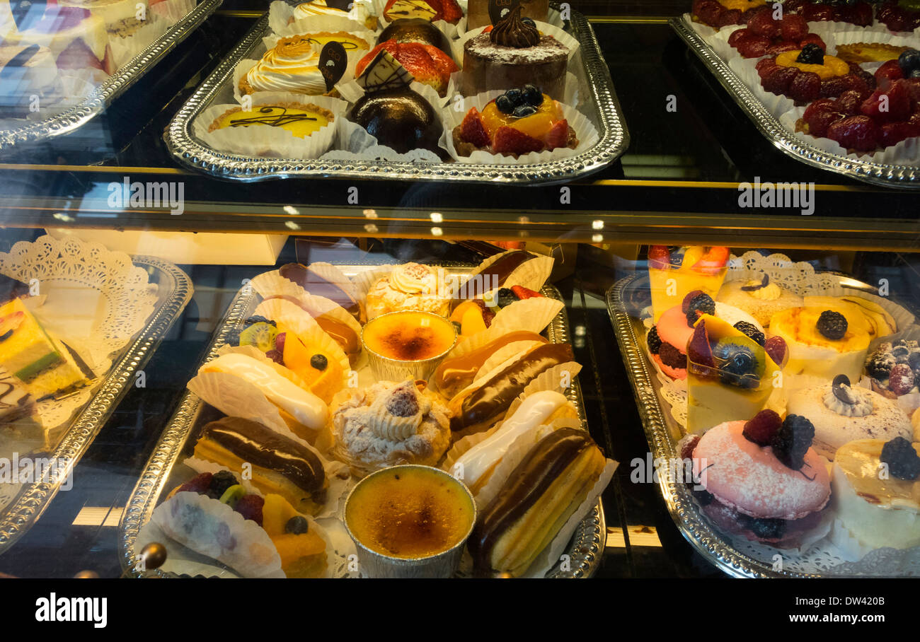 Pastry shop in Little Italy in New York City Stock Photo Alamy