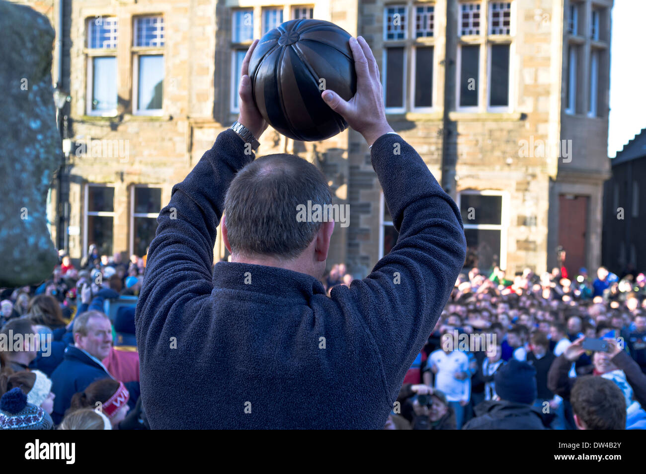 dh New Year Ba games KIRKWALL EVENTS ORKNEY SCOTLAND Start of years game ready to throw ball to uppies and doonies downies Stock Photo