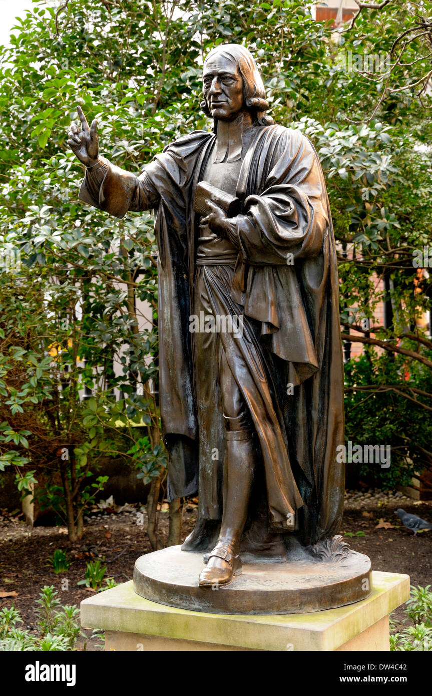 London, England, UK. Statue (1988; copy of original by Samuel Manning) of John Wesley (Methodist) by St Paul's Cathedral Stock Photo