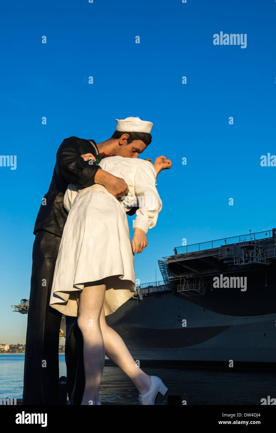 Statues kissing hires stock photography and images Alamy