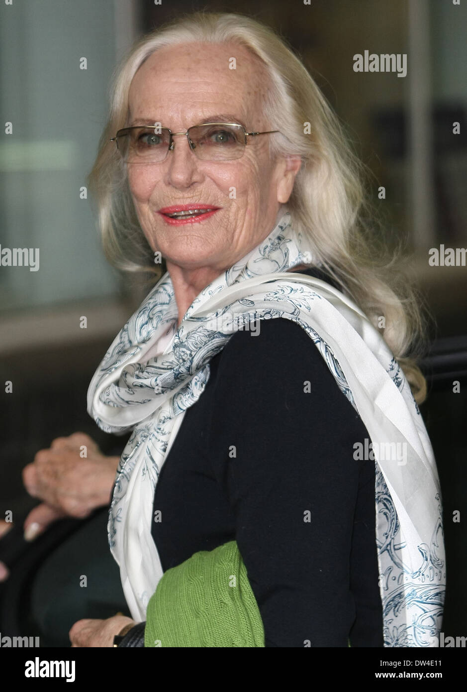 Shirley Eaton (Bond Girl Jill Masterson in the 1964 James Bond film Goldfinger) outside the ITV studios London, England - 05.10.12 Where: London, United Kingdom When: 05 Oct 2012 Stock Photo