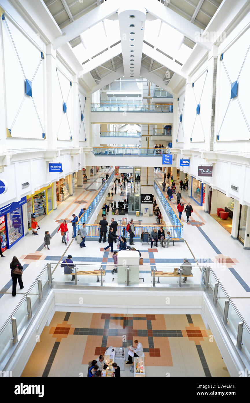 Crawley shopping centre hi-res stock photography and images - Alamy