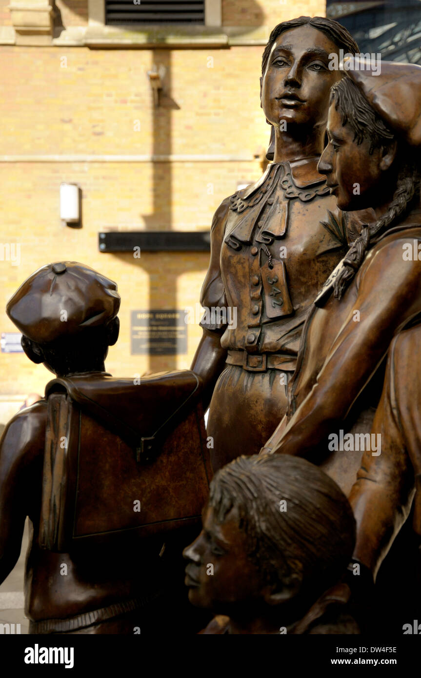 London, England, UK. Children of the Kindertransport monument (2006; Frank Meisler) in Liverpool Street Station Stock Photo