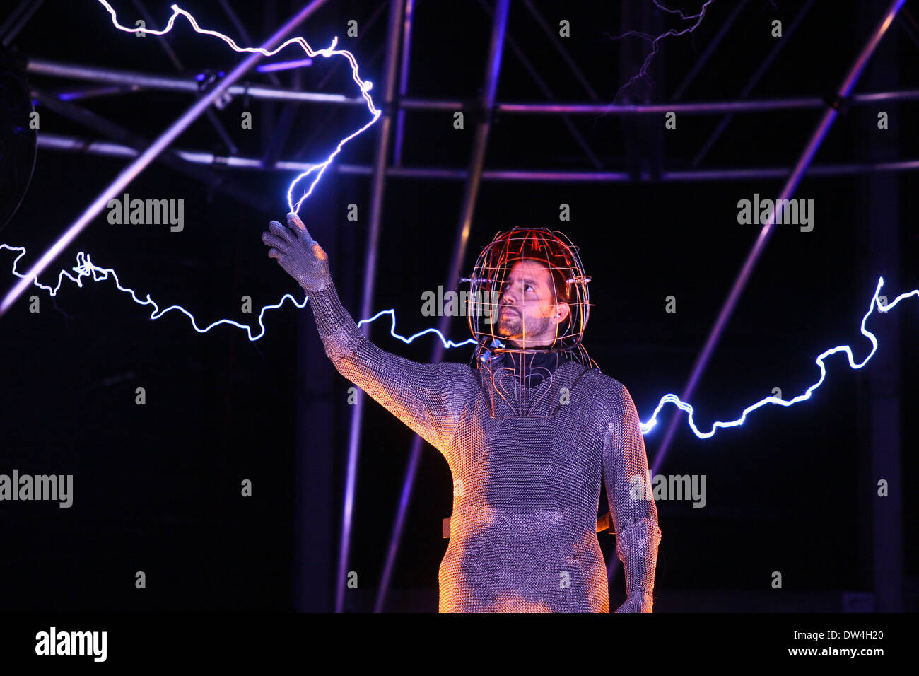 David blaine dressed in chain mail hires stock photography and images