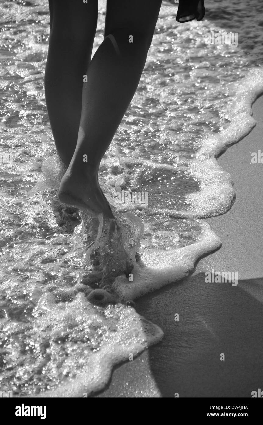 Passi sulla riva. © Sandro Ingenito Stock Photo