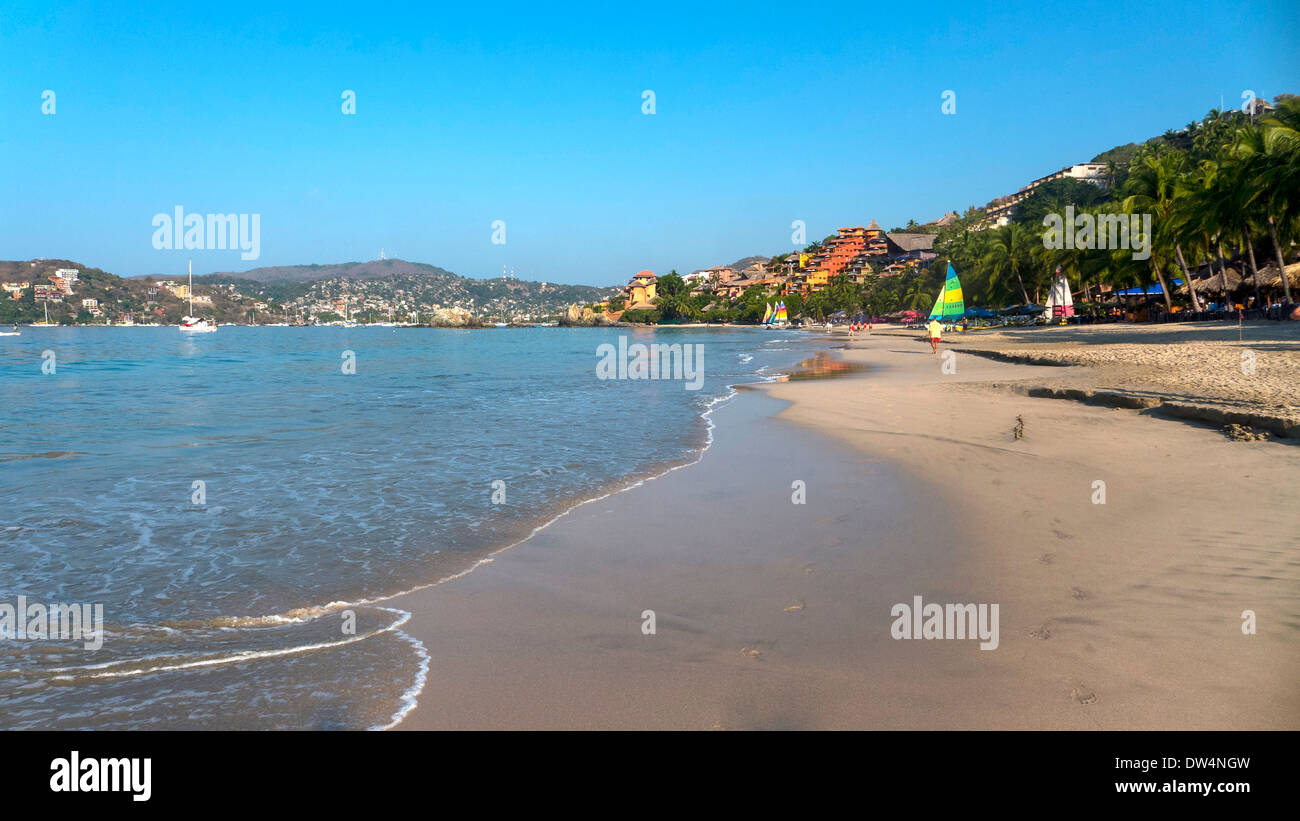 Playa La Ropa, Zihuatanejo, Guerrero, Mexico Stock Photo - Alamy