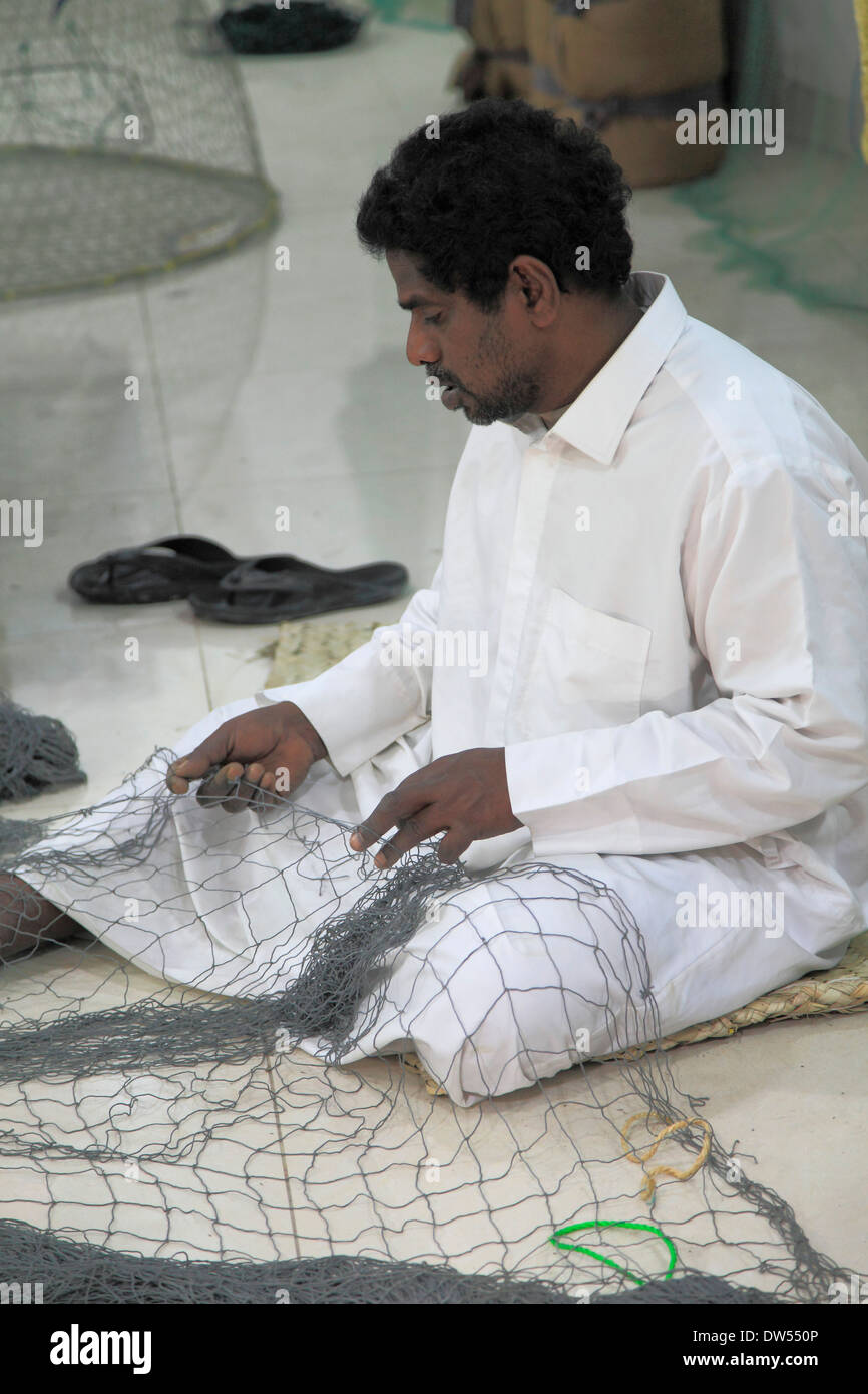 Qatar, Doha, Souq Waqif, fishing net maker Stock Photo Alamy