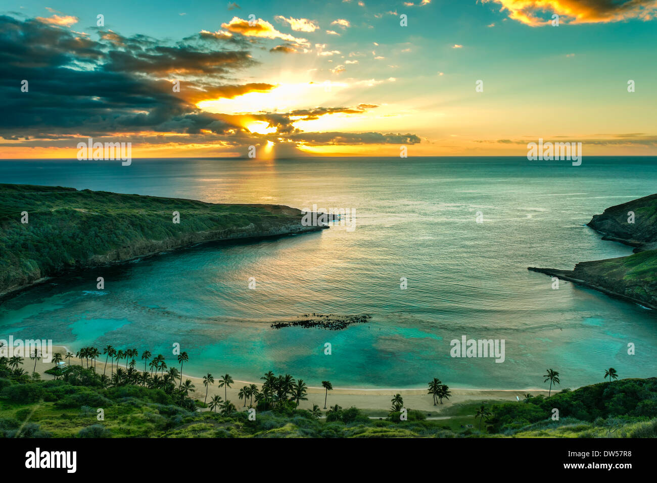 Sunrise over Hanauma Bay on Oahu, Hawaii Stock Photo - Alamy, image size:1300x956