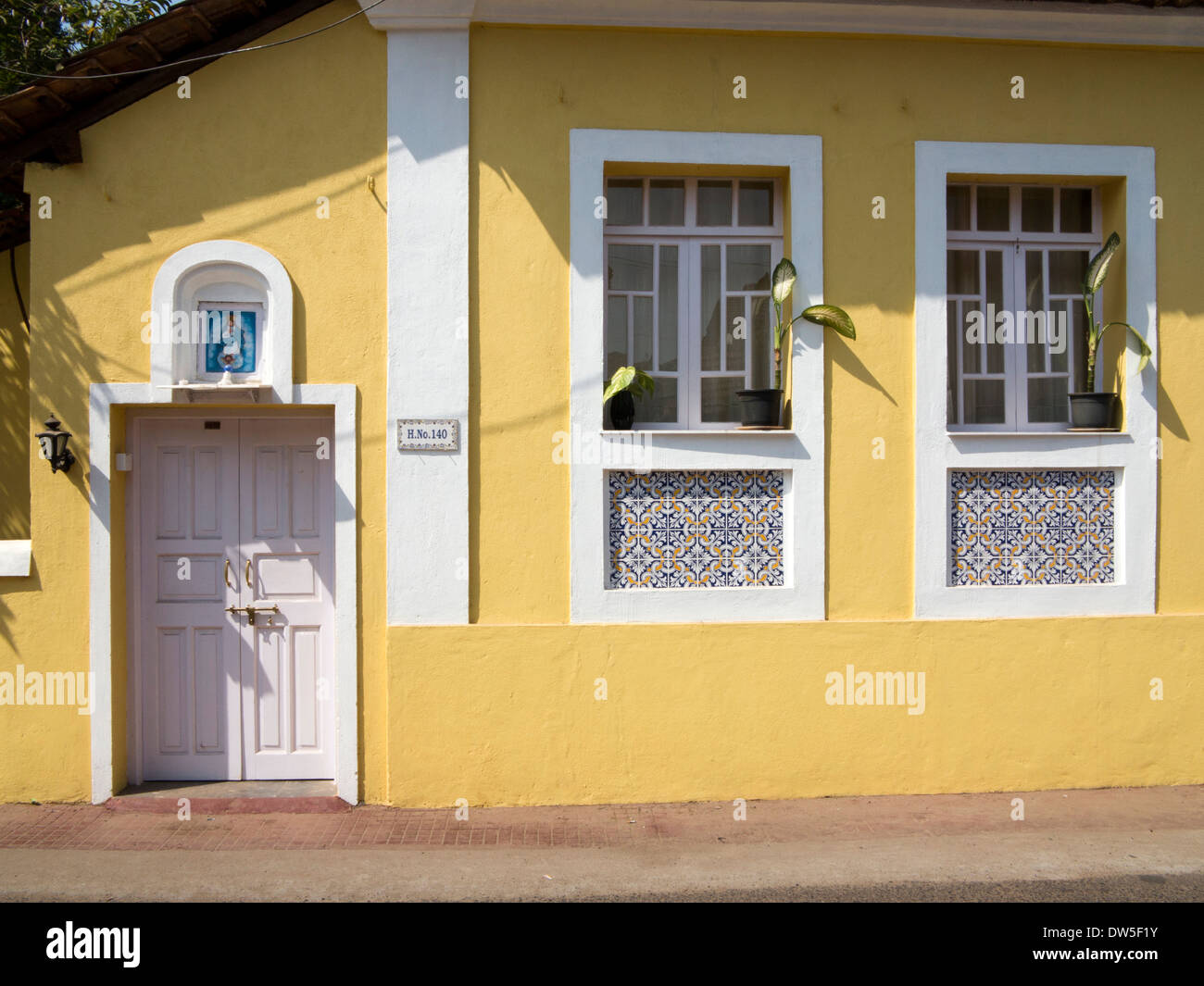 India, Goa, Panjim, Fontainhas, Rua Sao Tome, colourfully painted house in old Portuguese Latin Quarter Stock Photo