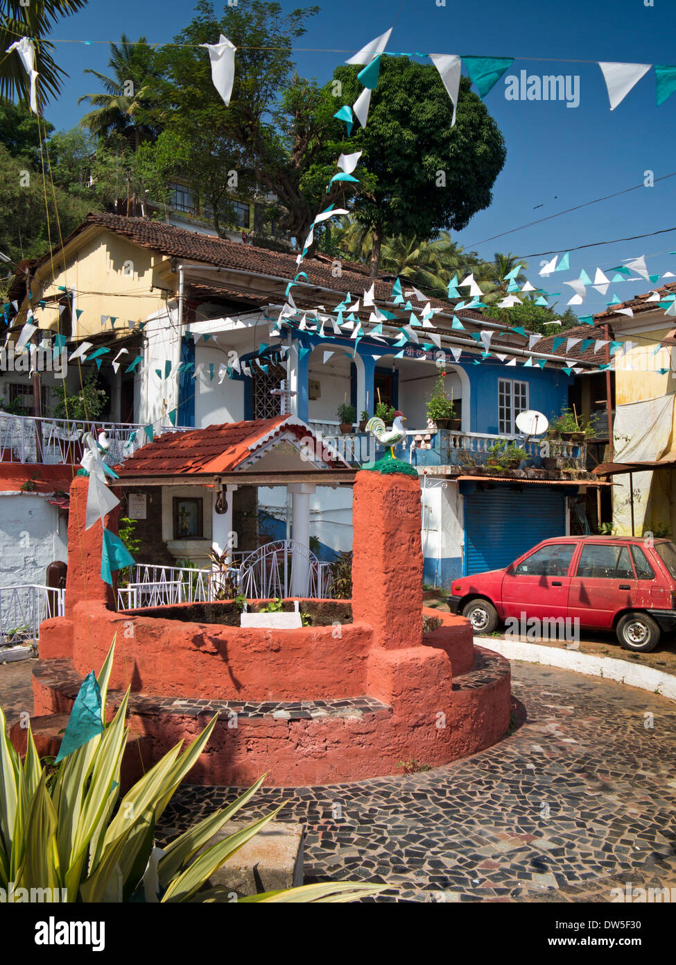 India, Goa, Panjim, Fontainhas, Portuguese Latin Quarter, old water supply, painted well Stock Photo