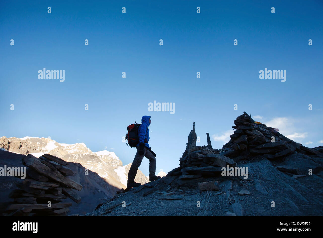 Hiker silhouette himalayas hi-res stock photography and images - Alamy