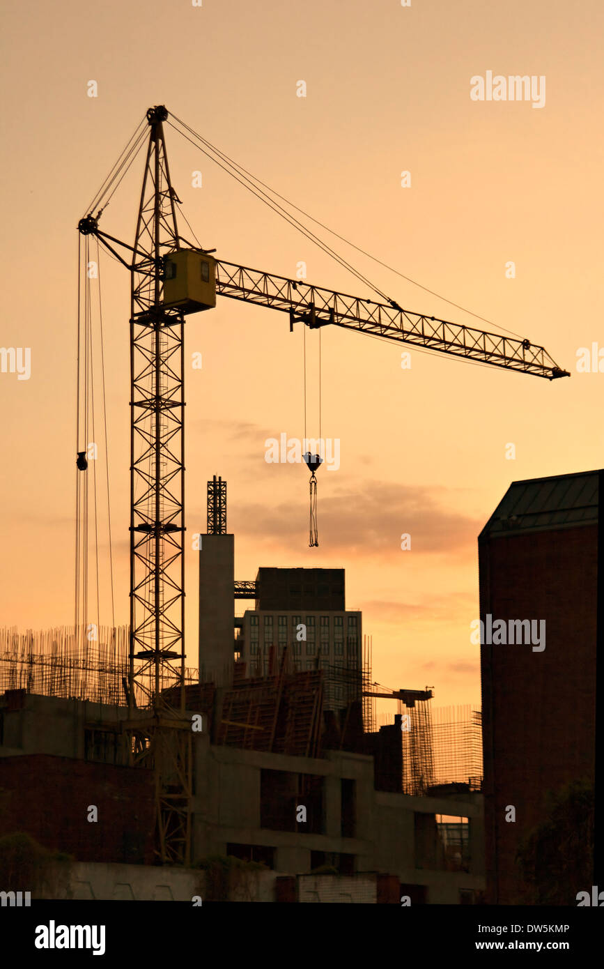 Tall lifting crane hi-res stock photography and images - Alamy