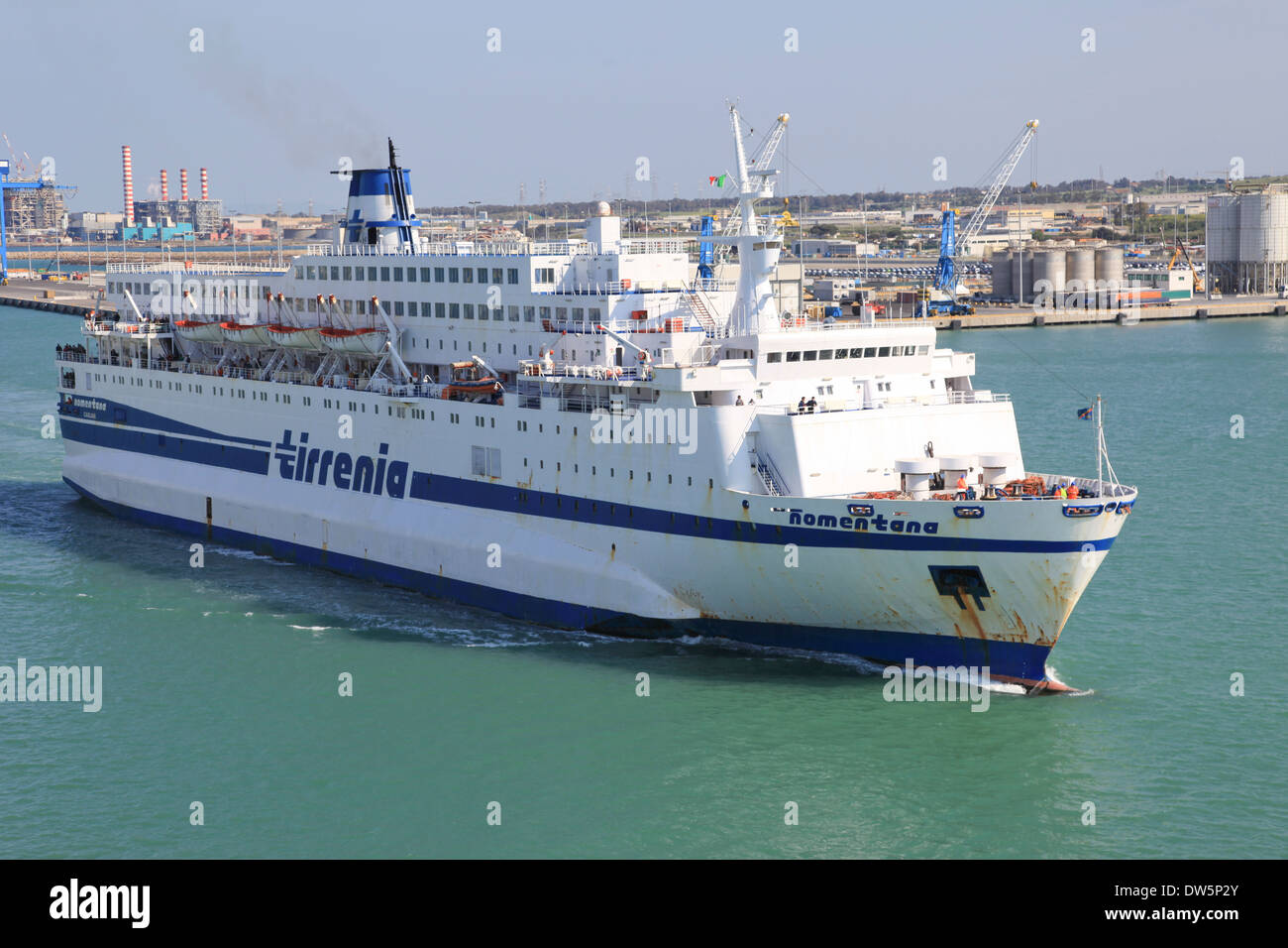 Cruise ship departing docks hi-res stock photography and images - Alamy