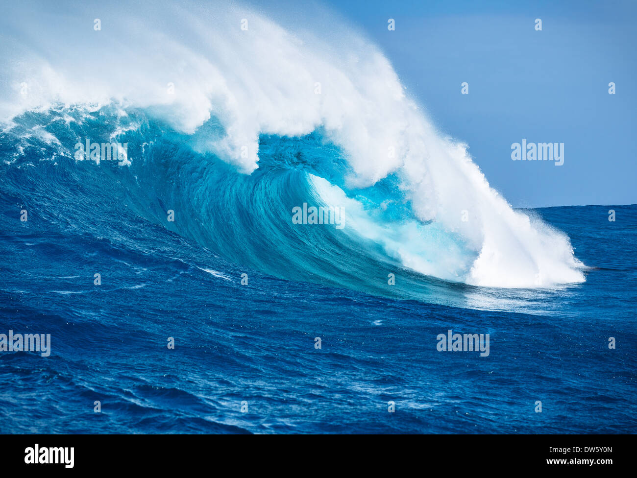 Large Powerful Ocean Wave Stock Photo - Alamy