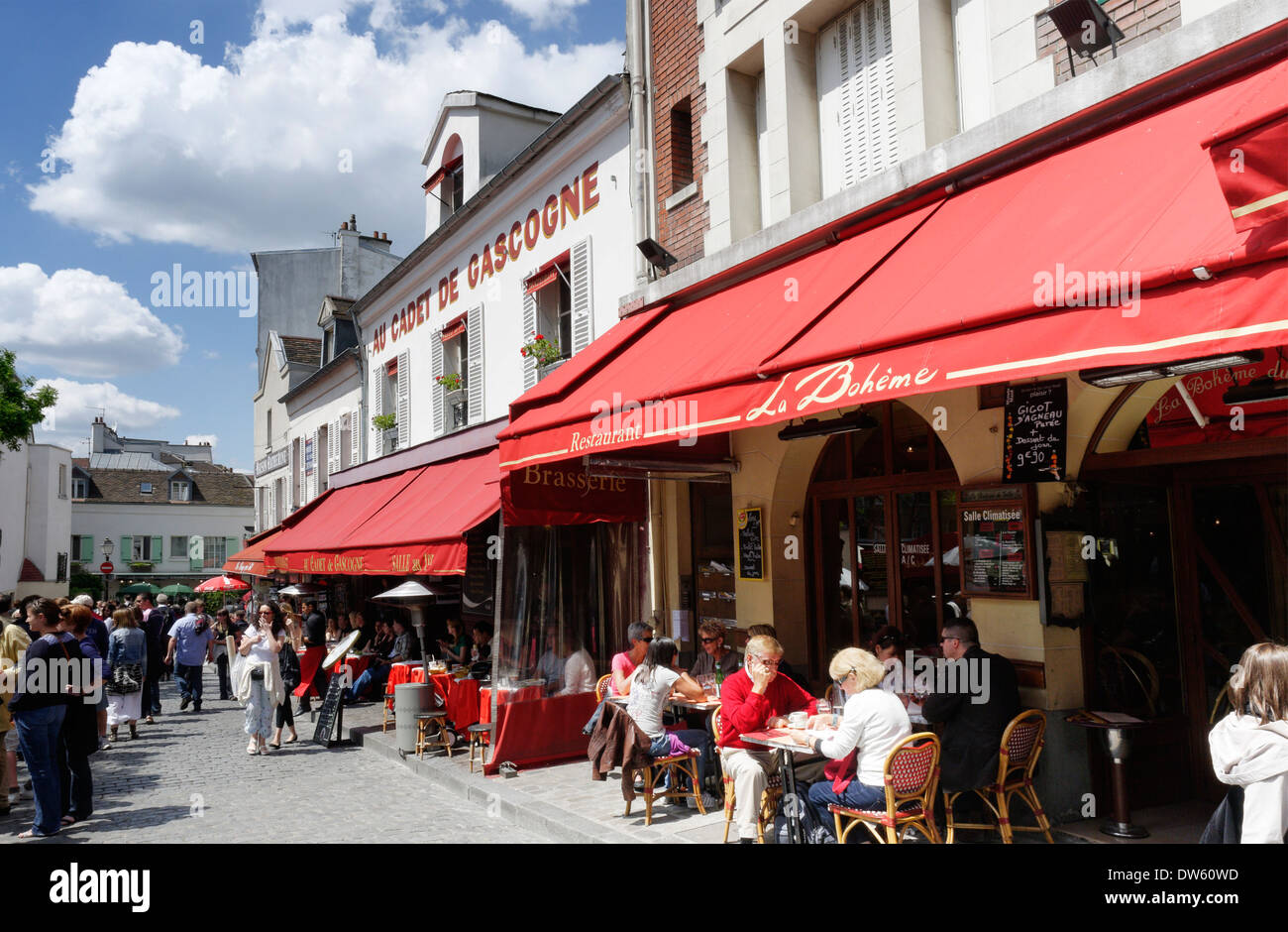 Busy restaurants in Place du Tertre, Montmartre, Paris, France Stock Photo