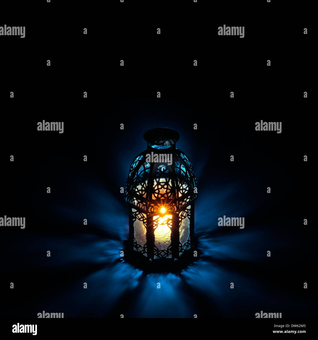 Arabian islamic lantern ramadan hi-res stock photography and images - Alamy