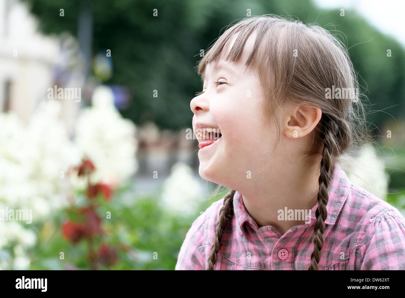 Portrait of beautiful young girl smiling Stock Photo - Alamy