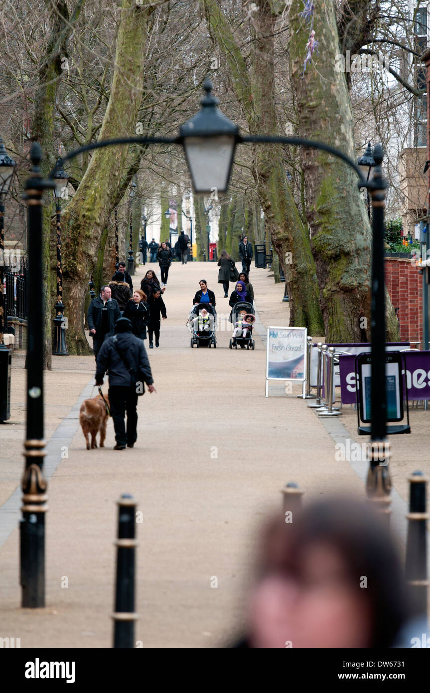 Leicester winter people walking hi-res stock photography and images - Alamy