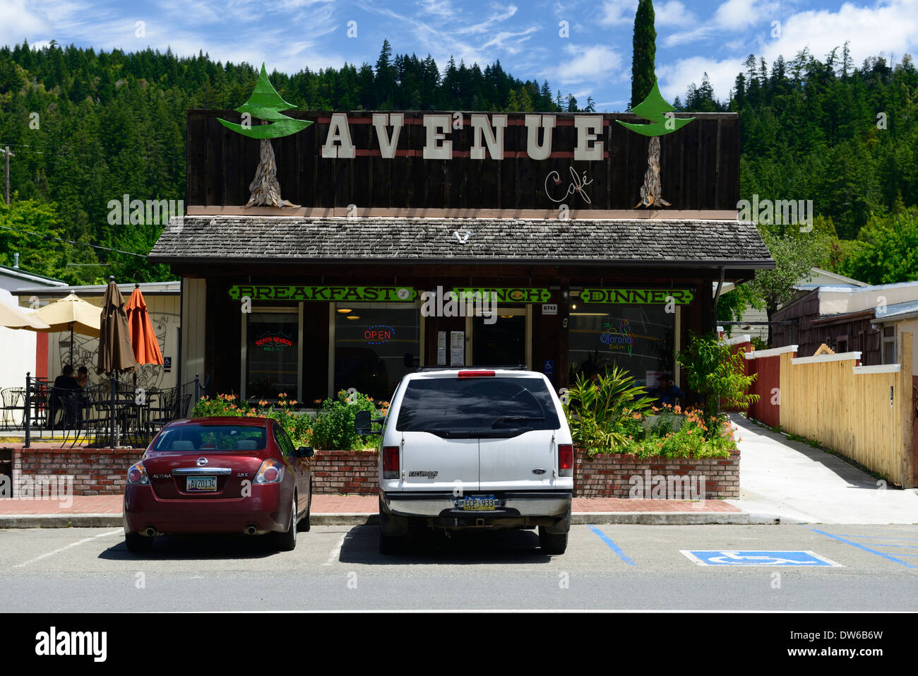 Avenue cafe diner restaurant food eatery Miranda Avenue of the giants redwoods forest california