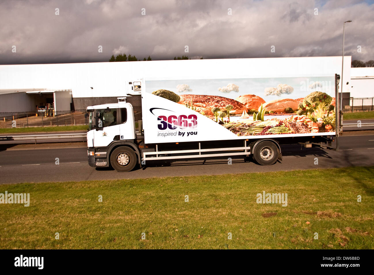 Panning a Bidvest 3663 catering equipment truck without rear sync flash travelling along the Dual Carriageway in Dundee, UK Stock Photo