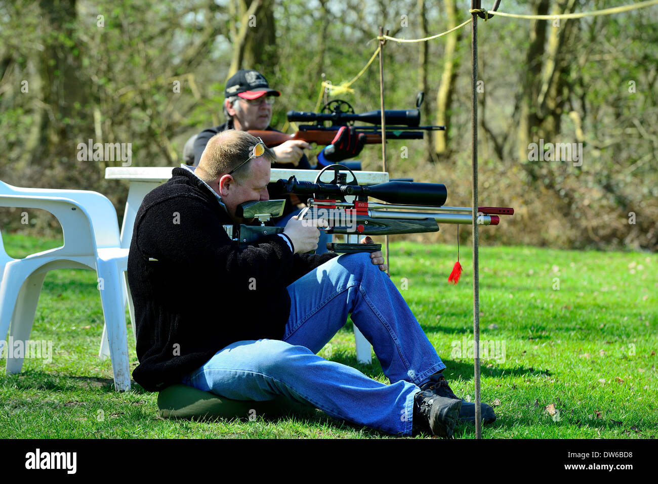 Man shooting at British field target association competion with air