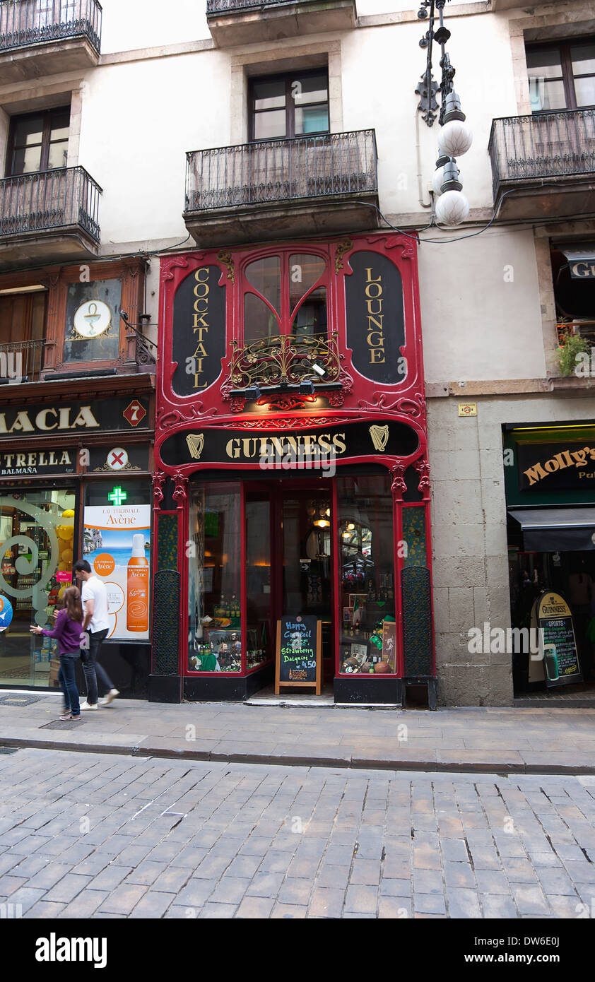 Old irish pub barcelona hires stock photography and images Alamy