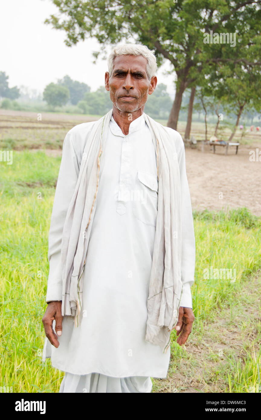 1 Indian farmer standing in Field Stock Photo - Alamy