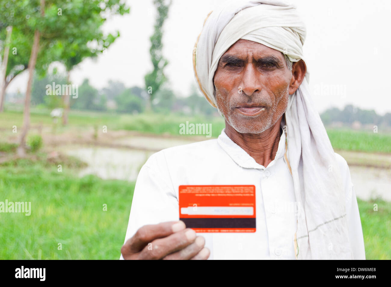 1 Indian farmer showing credit card Stock Photo - Alamy