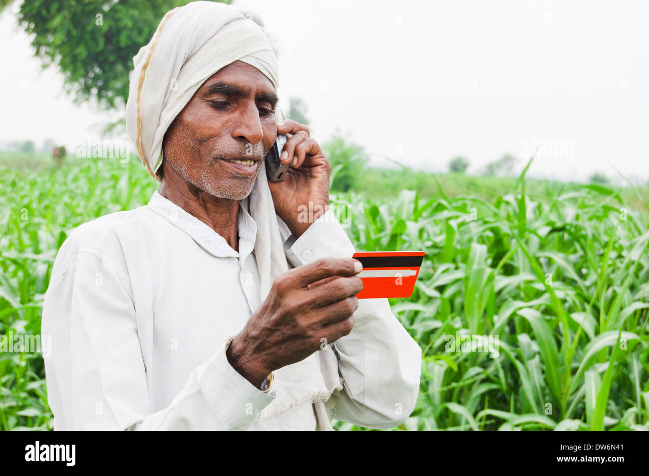 1 Indian farmer showing credit card Stock Photo - Alamy