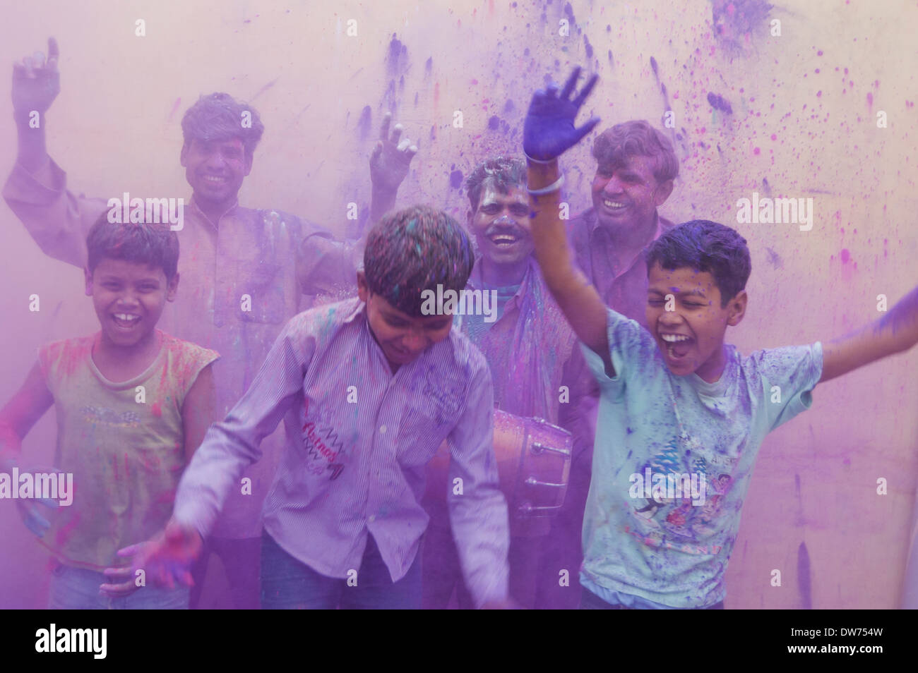 Indian people celebration of holi festival and dancing Stock Photo - Alamy