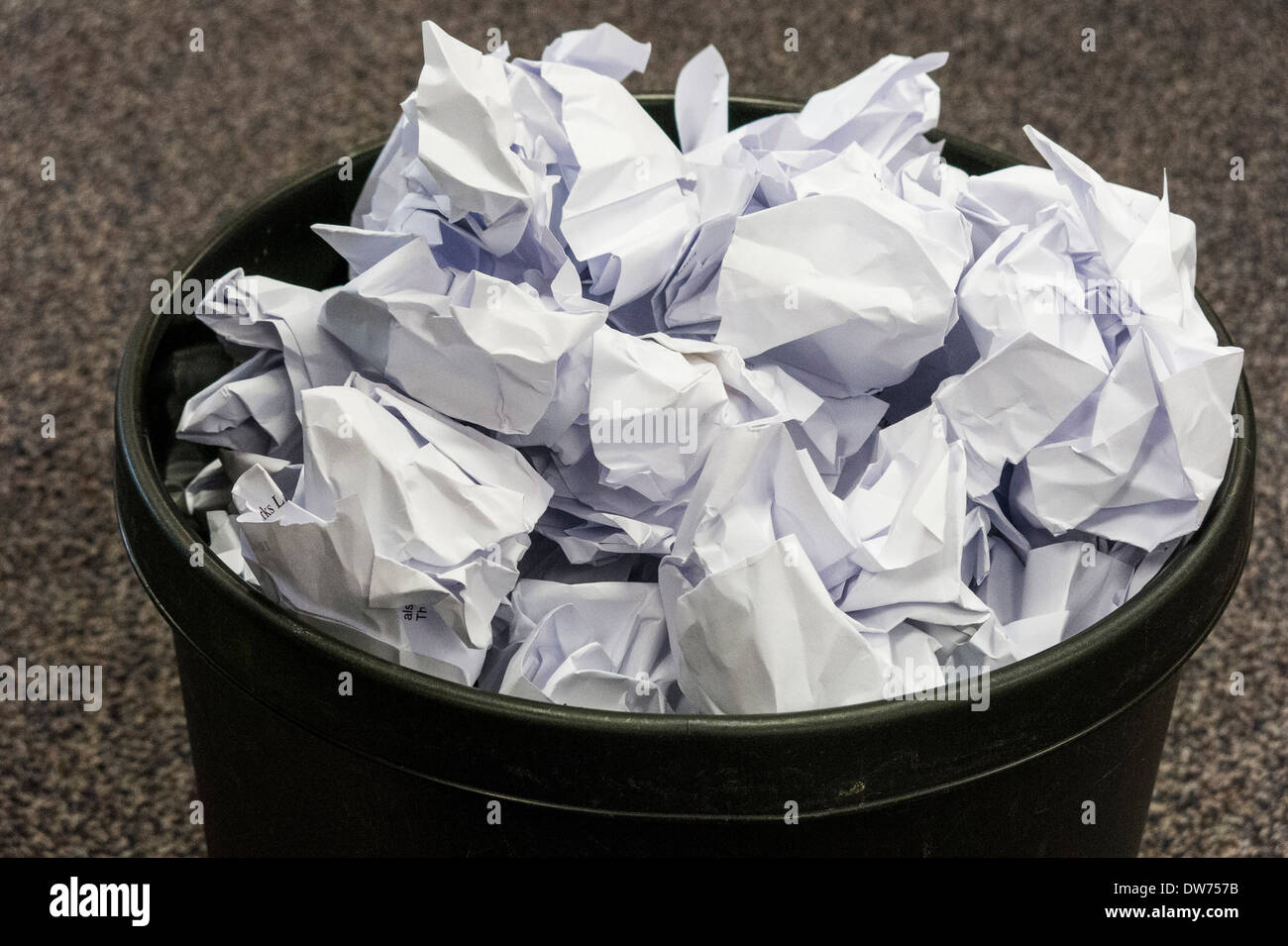Waste paper bin hires stock photography and images Alamy