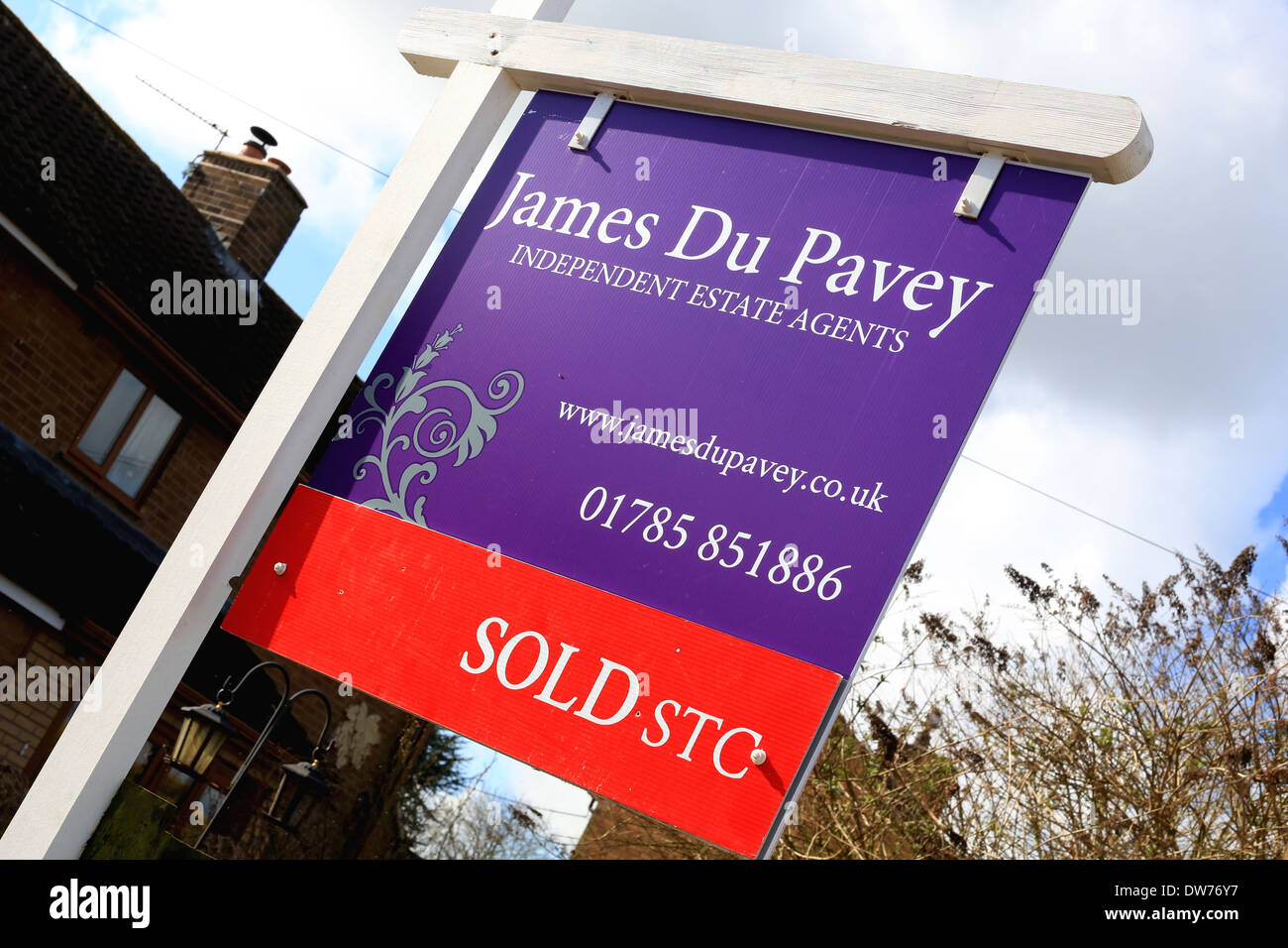 House sold subject to contract sign James Du Pavey Stock Photo