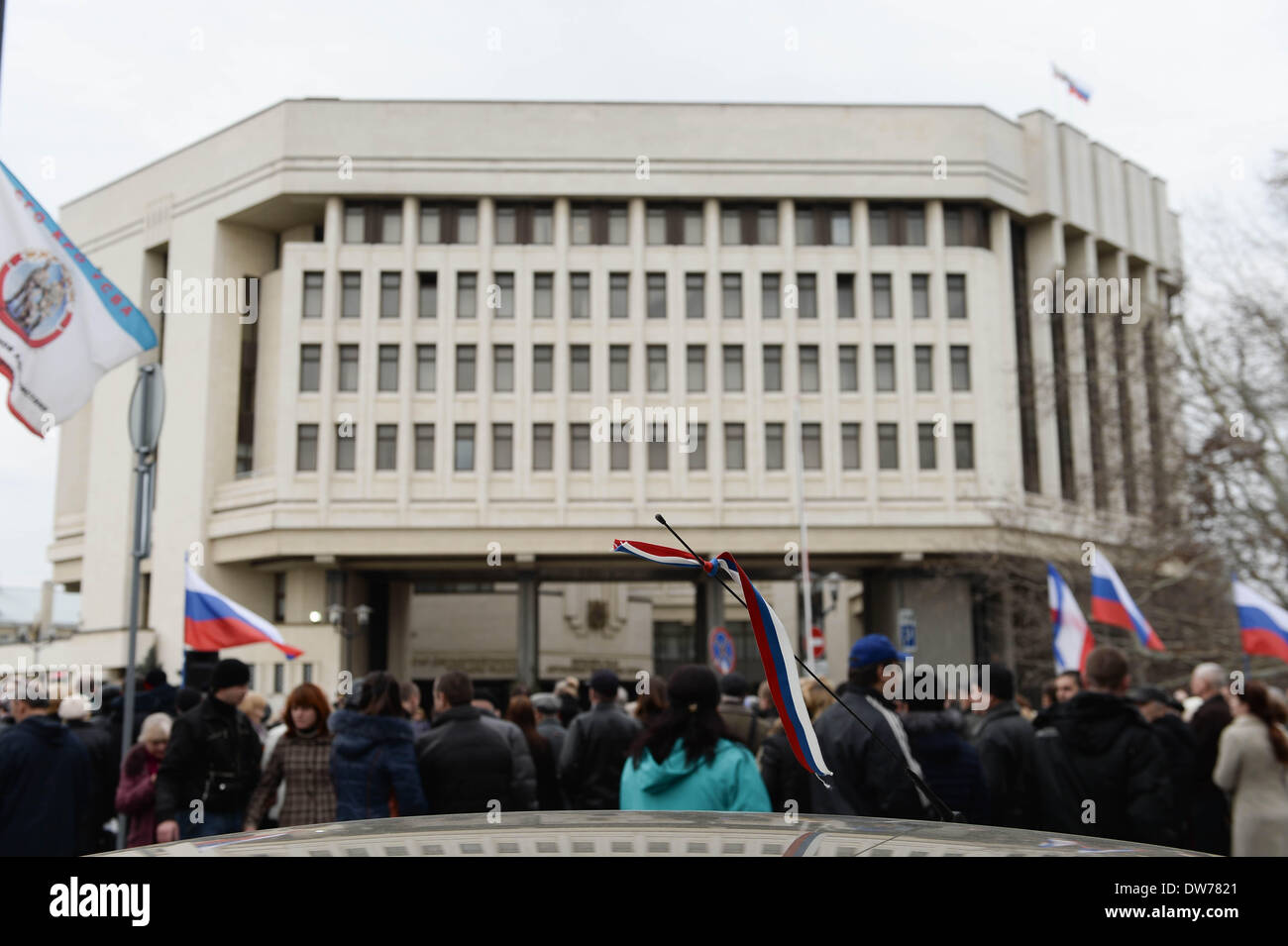 (140302) -- SIMFEROPOL, March 2, 2014 (Xinhua) -- A Russian-national-flag-like ribbon is seen during a rally in Simferopol, capital of Ukraine's Crimea Republic, on March 2, 2014.(Xinhua/Jia Yuchen) (zjl) Stock Photo