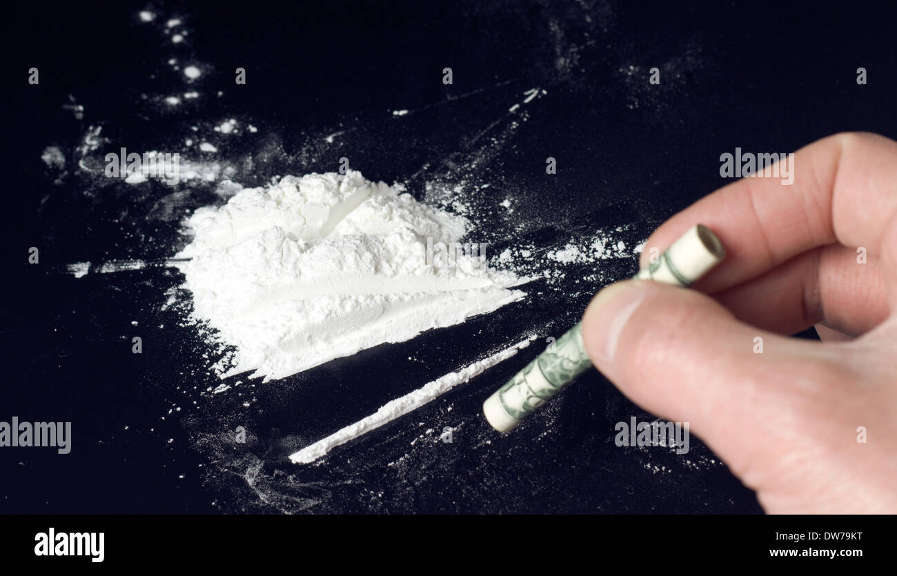 Cocaine line dollar hi-res stock photography and images - Alamy