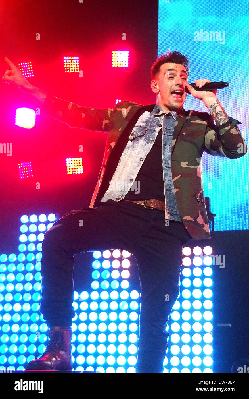 Jacob Hoggard of HEDLEY performs on stage at Hamilton Place on February