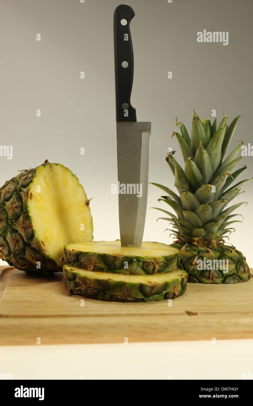 Pineapple with knife hires stock photography and images Alamy