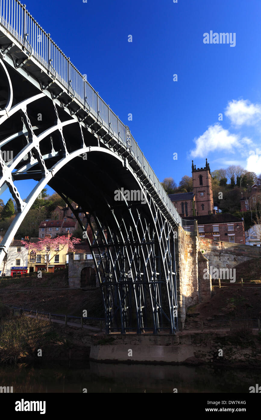 The first cast iron bridge in the world, crossing the river Severn, Coalbrookdale, Ironbridge